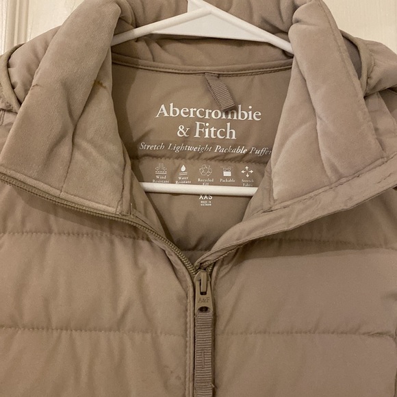 A&F - Lightweight Packable Stretch Puffer - Picture 5 of 11